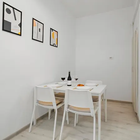 Scandinav 2bdr Piata Romana Διαμέρισμα *