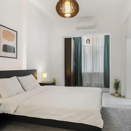 Scandinav 2bdr Piata Romana Апартаменти *